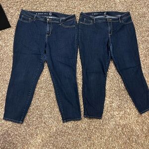 TWO JEANS- Blue Cropped Jeans in Classic Indigo with Medium Weight Fabric